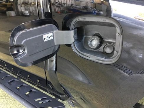 Used 2020 Chevrolet Silverado 1500 Custom w/ Custom Value Package image 15