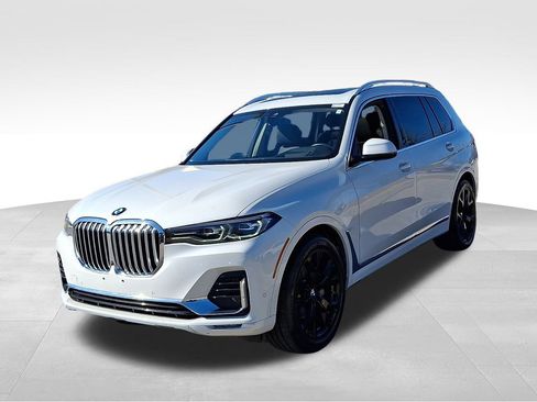 Used 2022 BMW X7 xDrive40i w/ Premium Package image 3