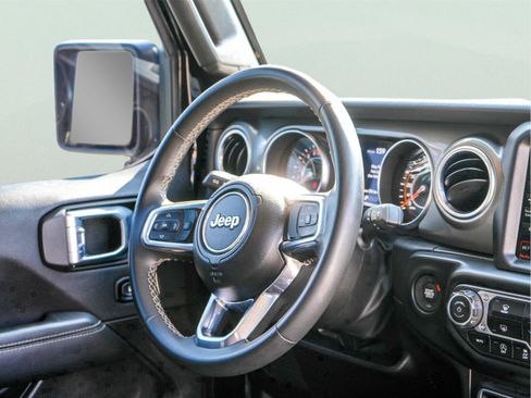 Used 2023 Jeep Gladiator Overland AWD/4WD image 8