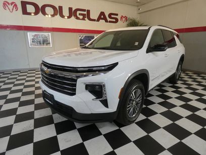 Used 2025 Chevrolet Traverse LT