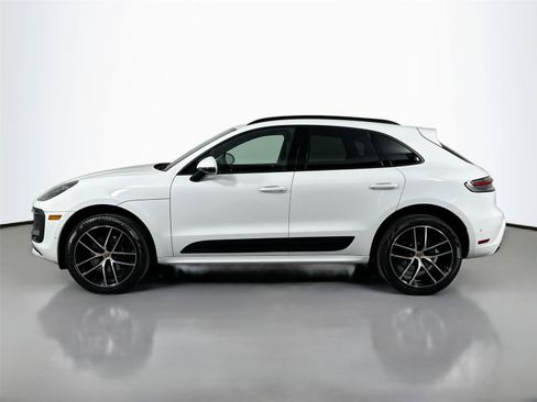 Certified 2025 Porsche Macan AWD/4WD image 2