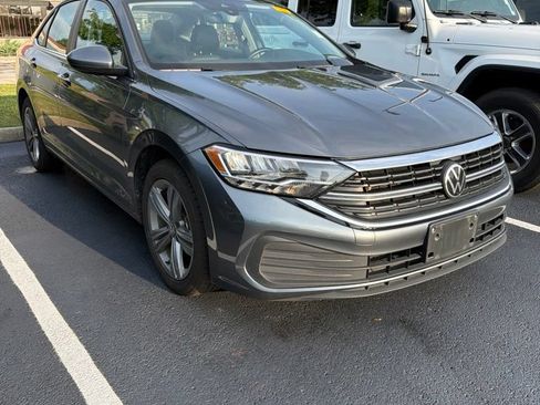 Used 2024 Volkswagen Jetta SE FWD image 1