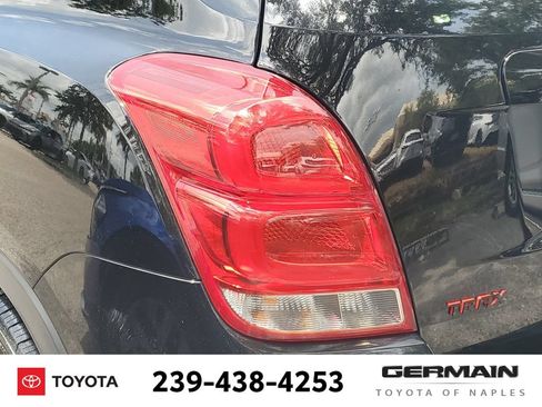 Used 2020 Chevrolet Trax LT w/ Sun & Sound Package FWD image 17