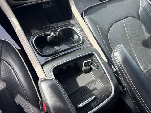 Used 2024 Chrysler Pacifica Limited image 23