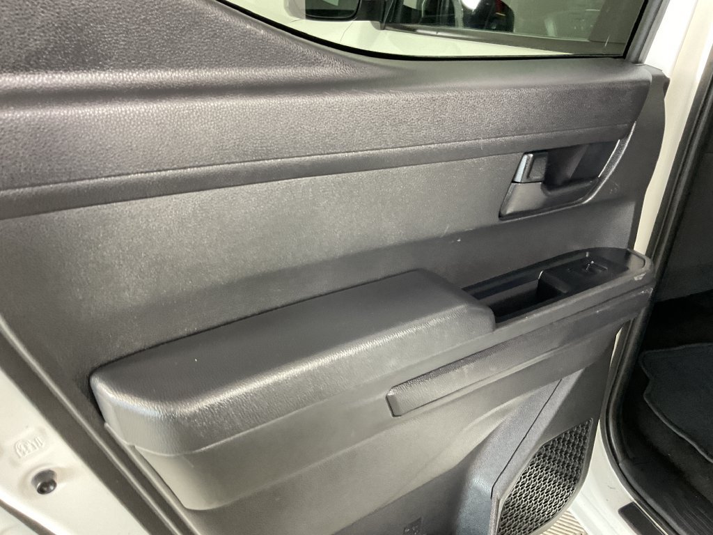 Used 2025 Toyota Tacoma SR5 AWD/4WD image 18