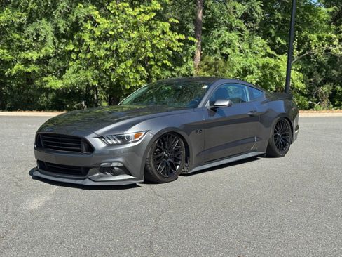 Used 2017 Ford Mustang GT w/ GT Performance Package RWD image 4
