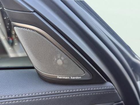 Used 2022 BMW 740i w/ M Sport Package image 10