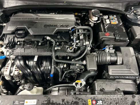 Used 2025 Hyundai Elantra SE FWD image 23