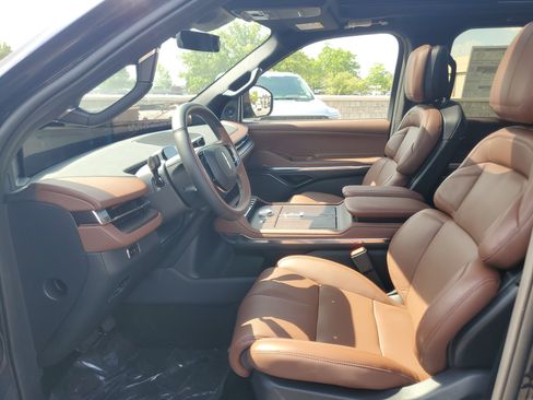 New 2027 Lincoln Navigator L Reserve AWD/4WD image 12