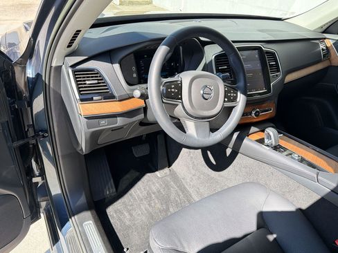 Used 2023 Volvo XC90 B6 Plus w/ Protection Package Premier image 4