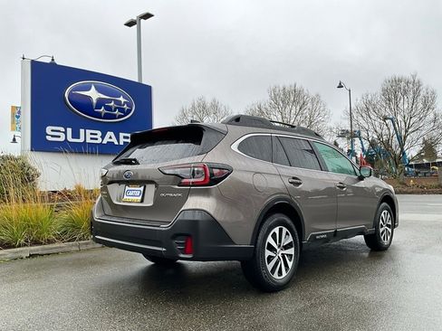 Used 2022 Subaru Outback Premium image 8