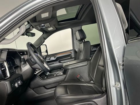 Used 2024 GMC Sierra 3500 Denali w/ Technology Package image 23