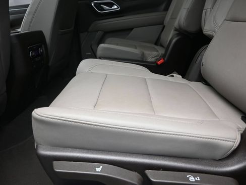 Used 2023 Chevrolet Tahoe LT w/ Luxury Package RWD image 16