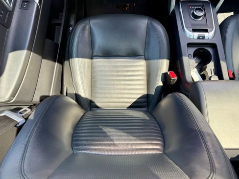 Used 2017 Land Rover Discovery Sport HSE Luxury image 35