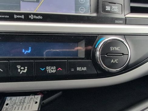 Used 2019 Toyota Highlander SE AWD/4WD image 26