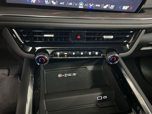 New 2025 Chevrolet Suburban Premier AWD/4WD image 18