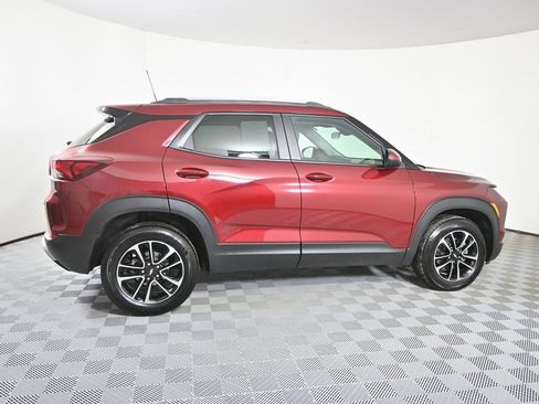 Used 2025 Chevrolet TrailBlazer LT w/ LT Cold Weather Package image 7