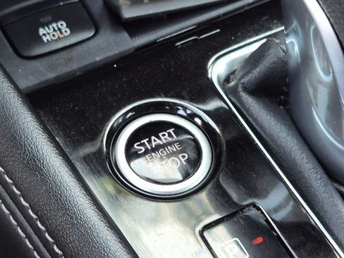 Used 2021 Nissan Kicks SR FWD image 16