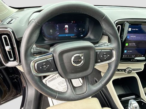 Used 2023 Volvo XC40 B5 Plus AWD/4WD image 40