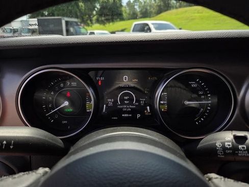 Used 2023 Jeep Wrangler Unlimited w/ Cold Weather Group AWD/4WD image 25