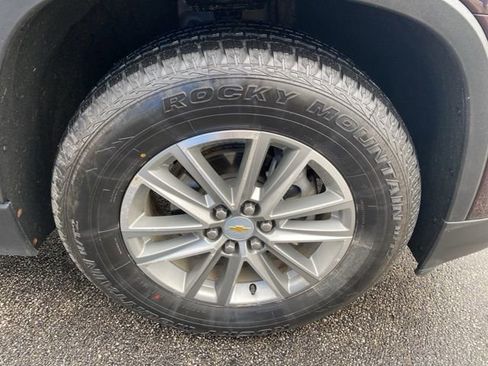 Used 2023 Chevrolet Traverse LT AWD/4WD image 9