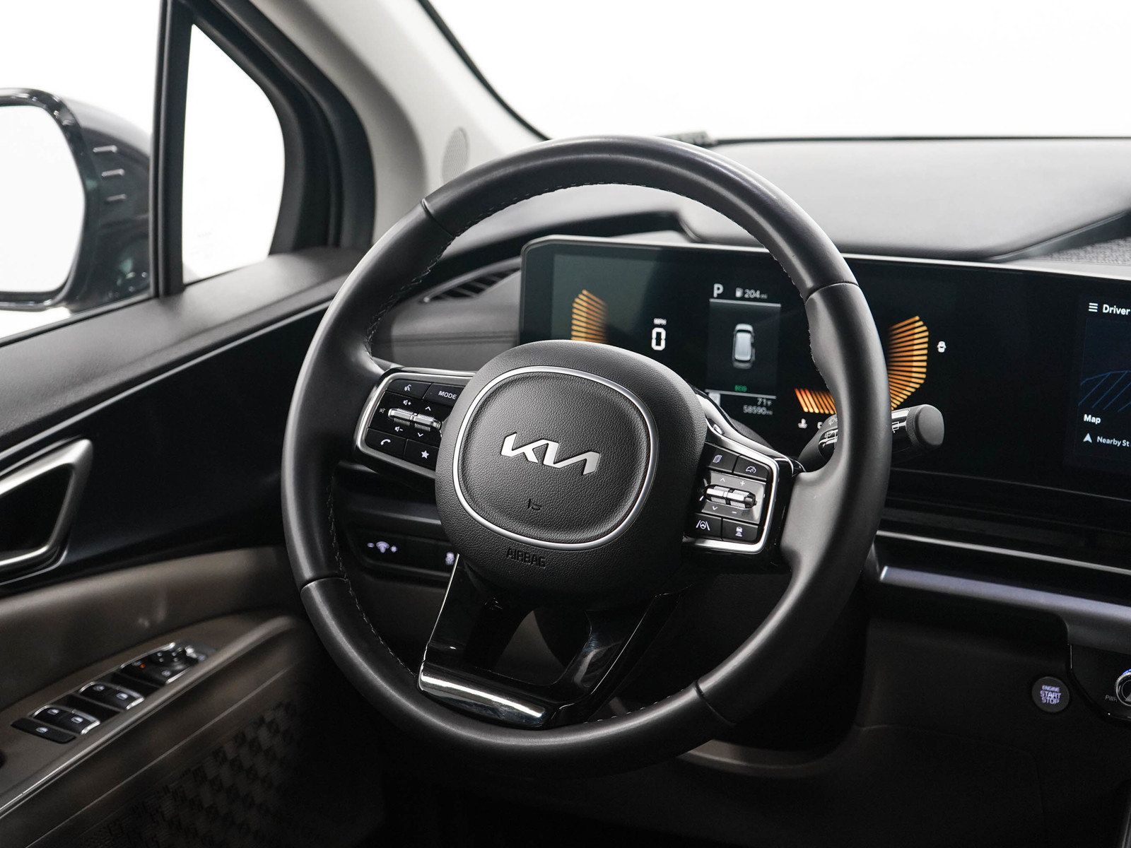 Used 2025 Kia Carnival FWD image 14