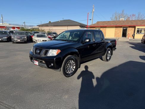 Used 2012 Nissan Frontier SV w/ Sport Appearance Pkg image 2