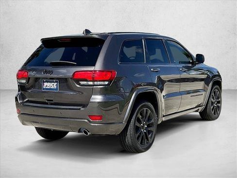 Used 2018 Jeep Grand Cherokee Altitude RWD image 2