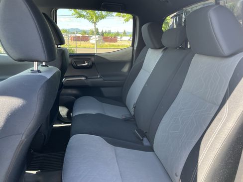 Used 2021 Toyota Tacoma TRD Off-Road AWD/4WD image 15