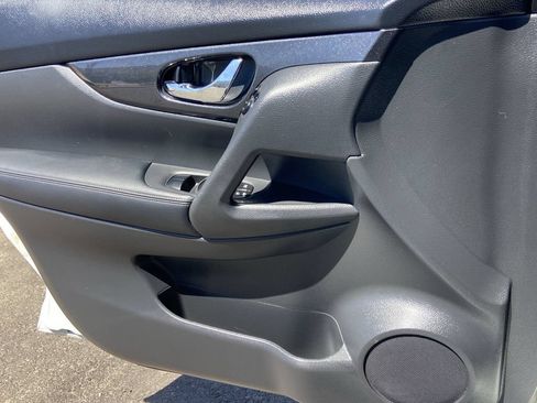 Used 2020 Nissan Rogue SV AWD/4WD image 17