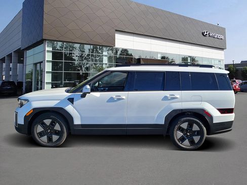 Certified 2025 Hyundai Santa Fe SEL image 3