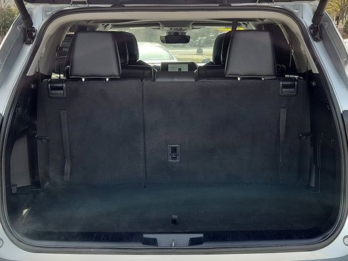 Used 2024 Toyota Highlander XLE image 30