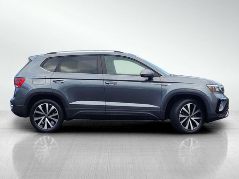 Used 2022 Volkswagen Taos SE image 3