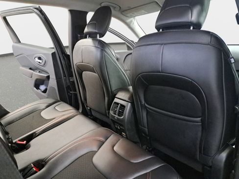 Certified 2022 Jeep Cherokee Trailhawk image 12