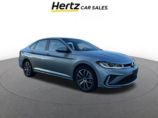 Used 2025 Volkswagen Jetta SE video 1