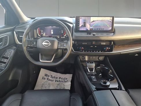 Used 2025 Nissan Rogue Platinum w/ Tech Package image 28