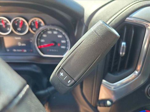 Used 2020 Chevrolet Silverado 1500 LT Trail Boss w/ Midnight Edition AWD/4WD image 14