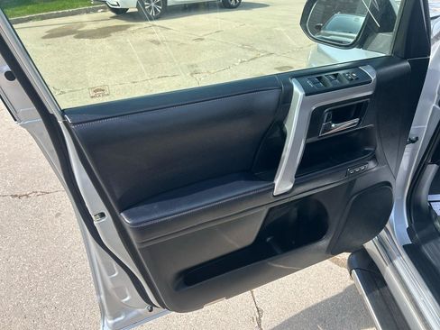 Used 2018 Toyota 4Runner Limited AWD/4WD image 9