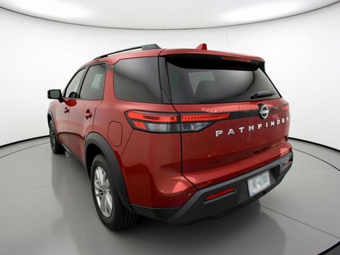 Used 2025 Nissan Pathfinder SV image 6