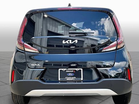 Used 2025 Kia Soul LX FWD image 5