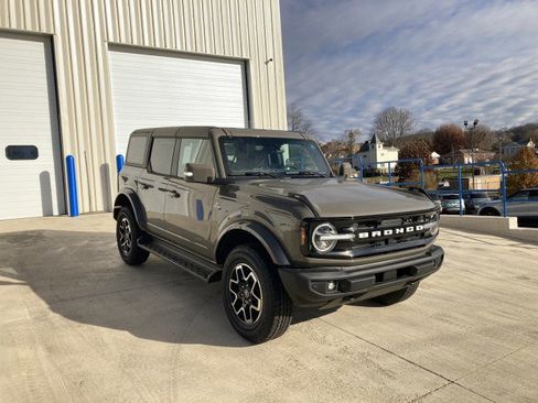 New 2025 Ford Bronco Outer Banks image 3