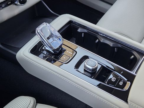 New 2026 Volvo XC90 B6 Ultra w/ Protection Package Premier image 21