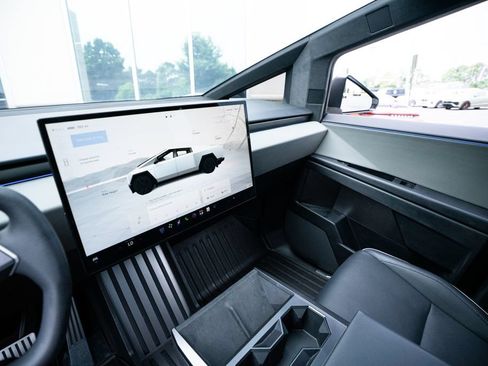 Used 2024 Tesla Cybertruck AWD Crew Cab image 29