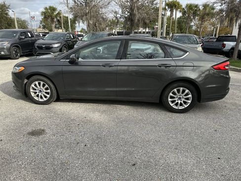 Used 2018 Ford Fusion S image 3