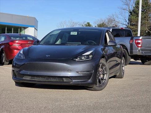Used 2021 Tesla Model 3 Standard Range Plus image 3