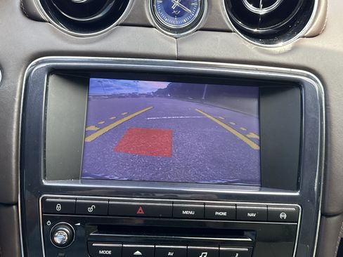 Used 2013 Jaguar XJ L Portfolio RWD image 27