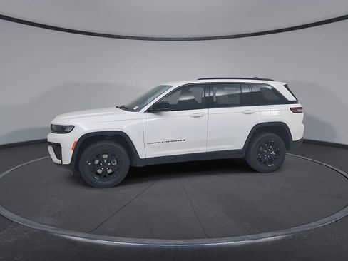 New 2026 Jeep Grand Cherokee Laredo image 7