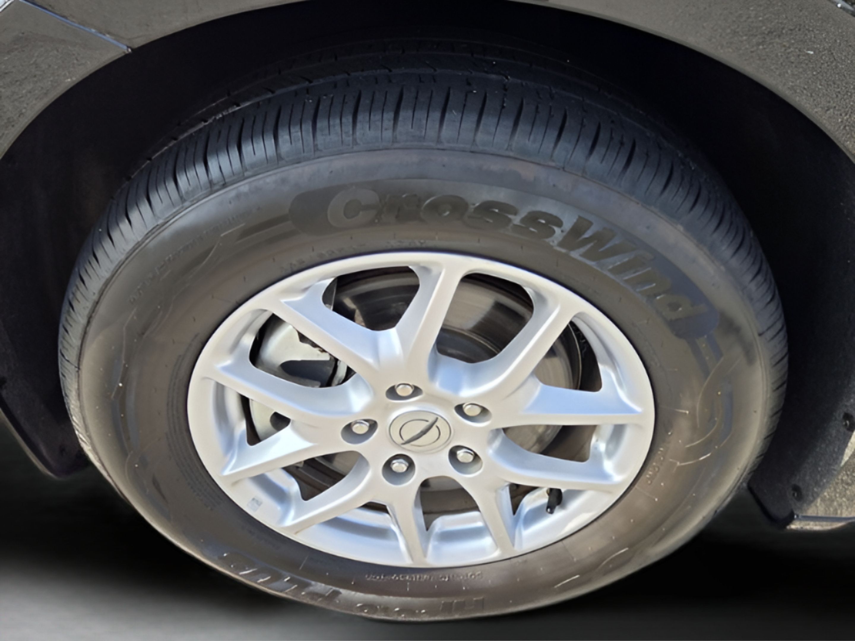 Used 2024 Chrysler Pacifica Touring-L FWD image 9