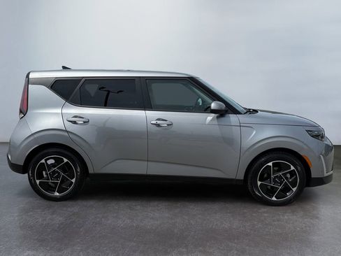 Used 2023 Kia Soul EX FWD image 2