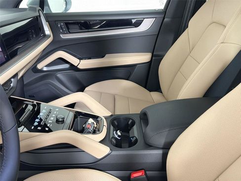 Certified 2026 Porsche Cayenne AWD/4WD image 29